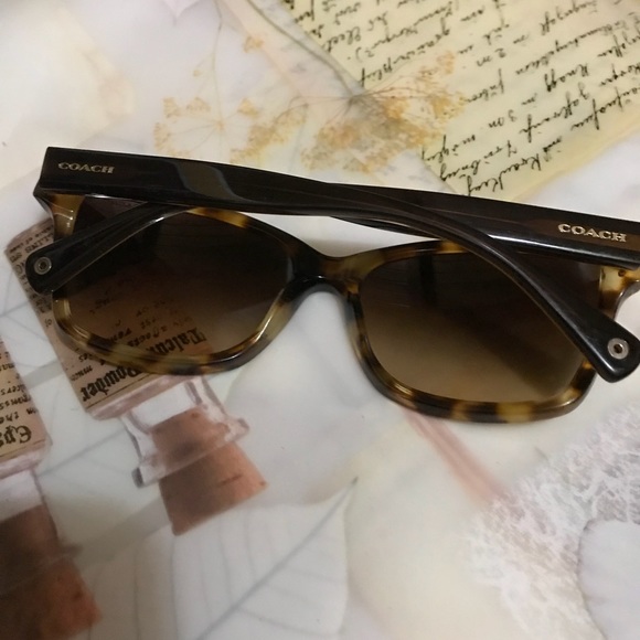 Beautiful Coach sunglasses😉💥 - Picture 2 of 5